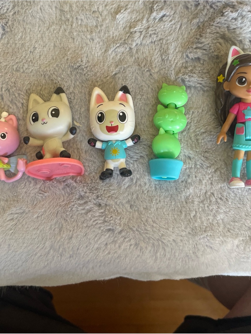 Gabby dollhouse Cute Cat & Doll Toy Set - White, Pink, Green, Blue